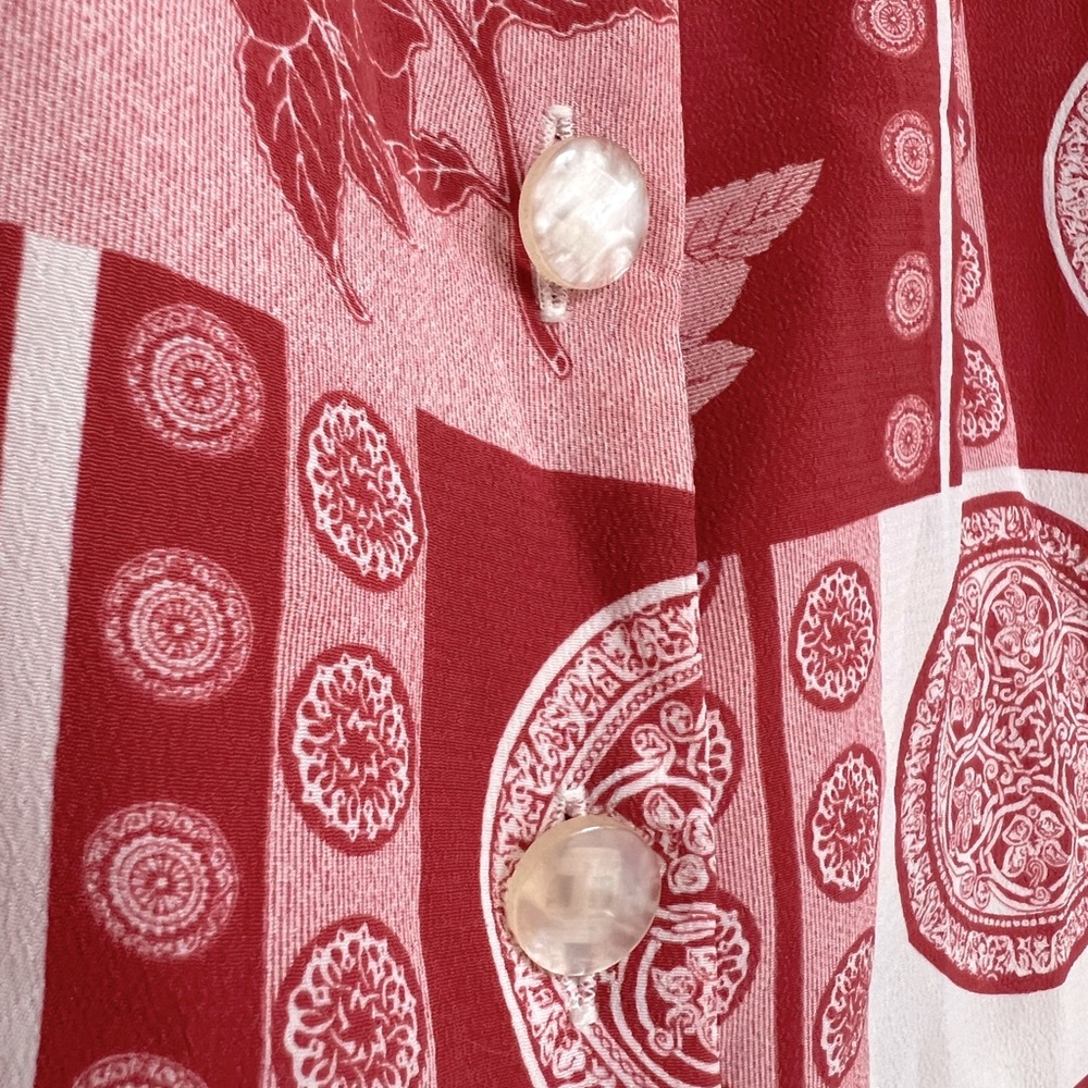 Maniere (L) Red White Floral Medallion Patch Canada Resort Sleeveless Tie Top - Picture 6 of 10
